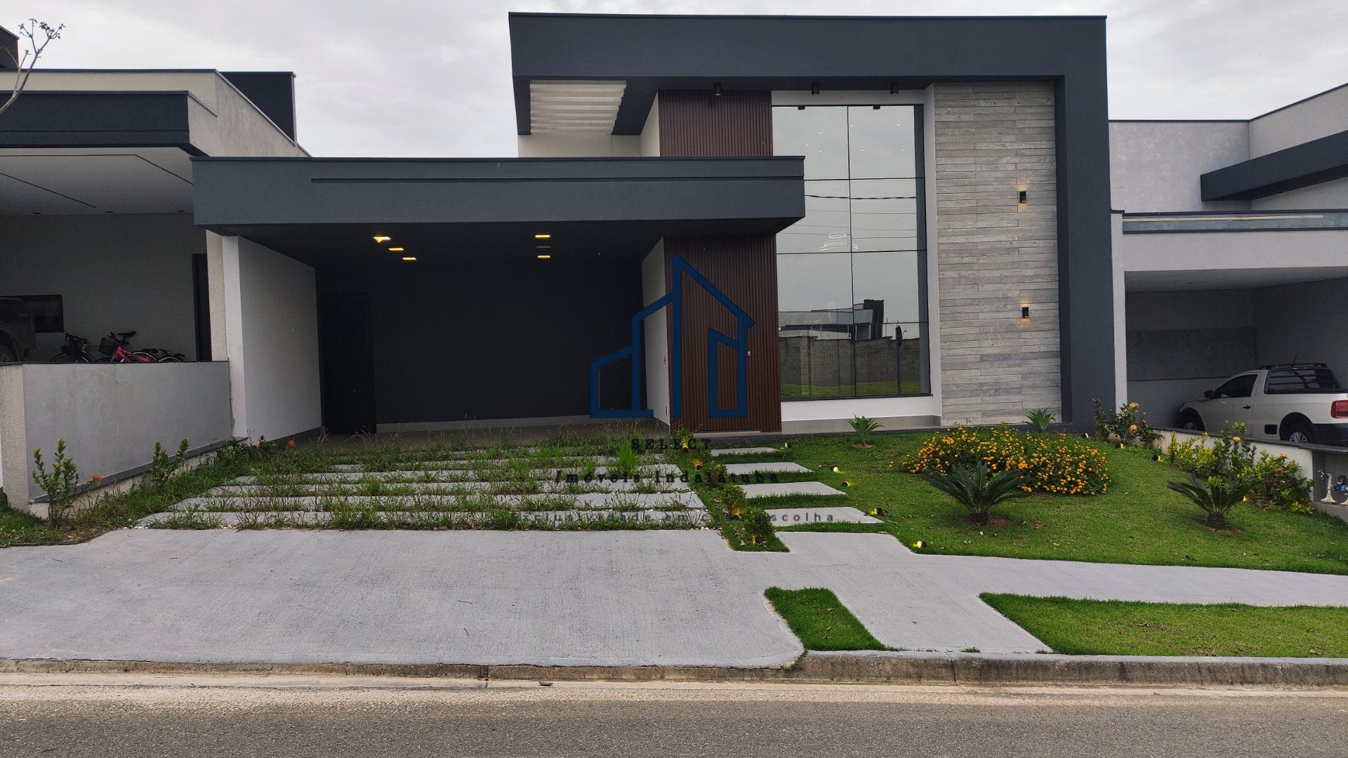 Casa térrea, Condomínio MILANO em Indaiatuba - 03 suítes, piscina terreno de 300m²